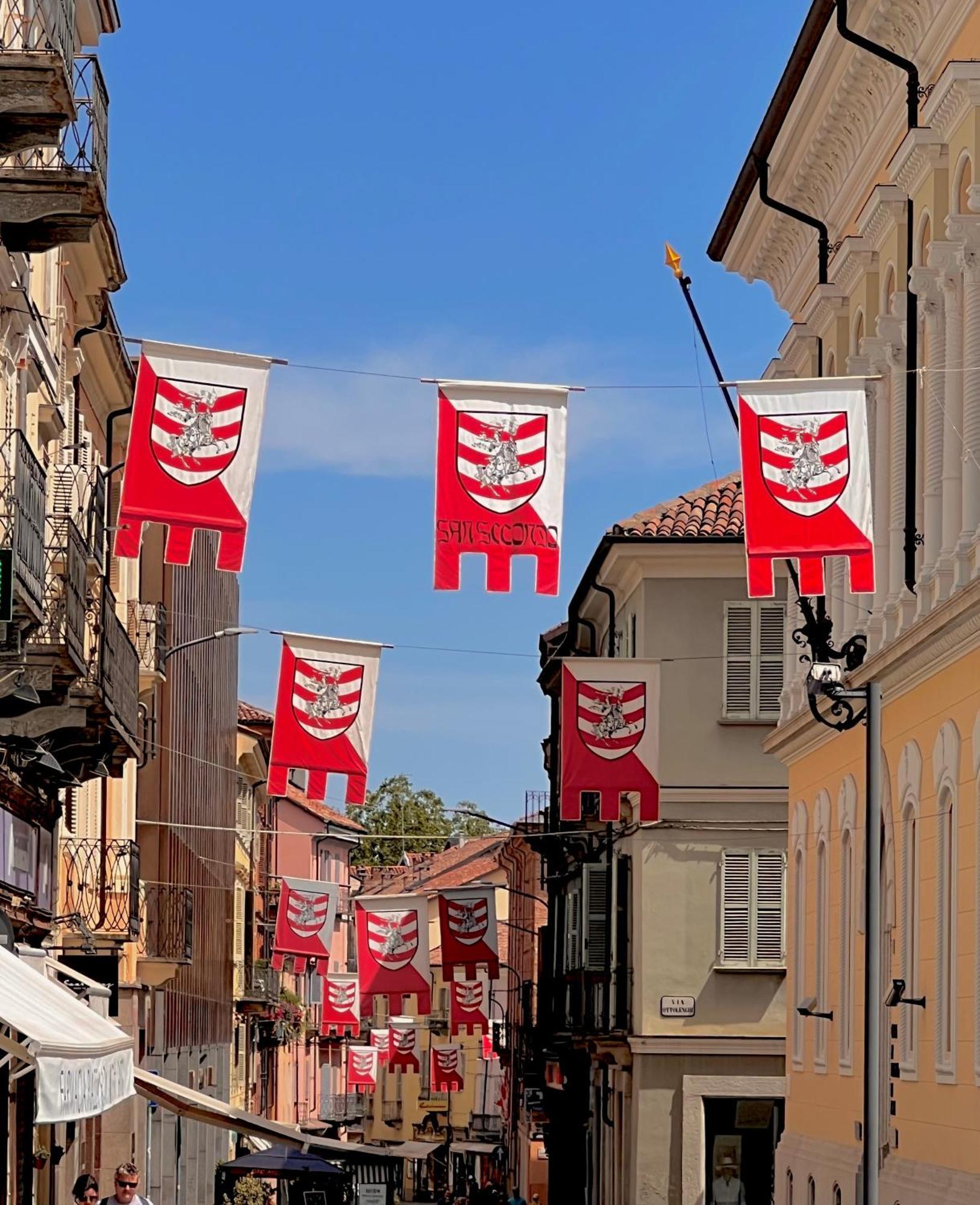 Appartamento In Centro Storico "La Casa Di Cri" Asti Buitenkant foto
